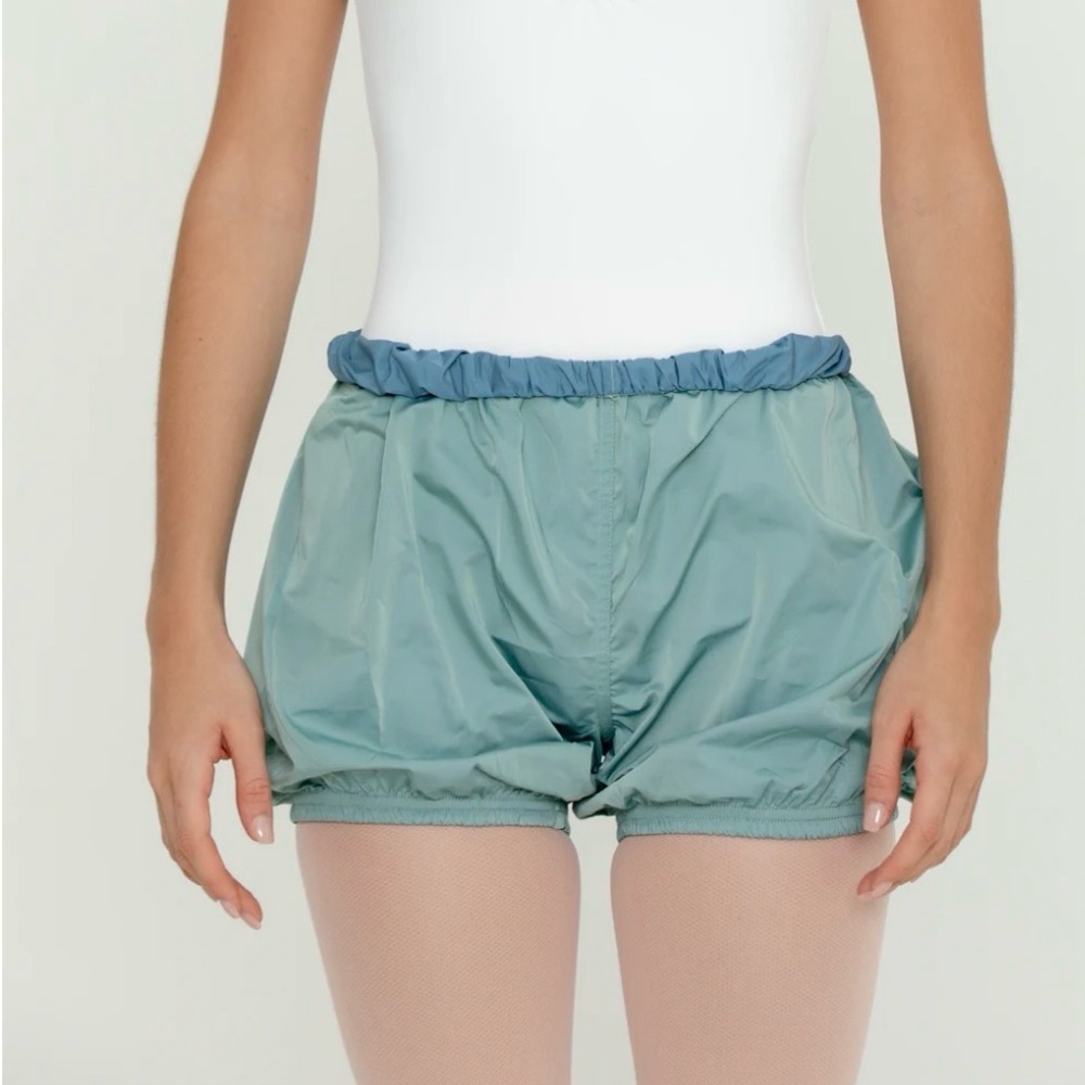 Bullet Pointe Reversible Parachute Shorts in Mist/Slate Blue